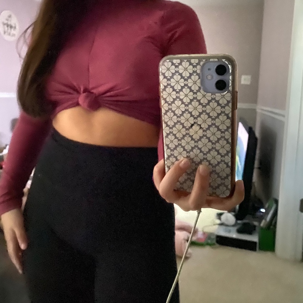 Cropped long sleeve with knot